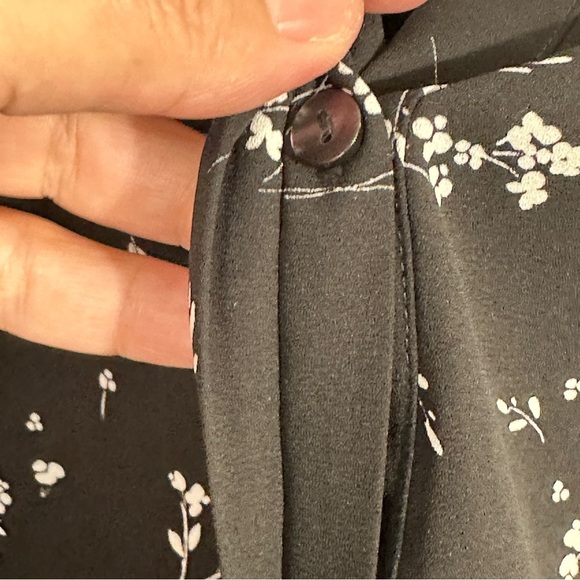 NYDJ pintuck blouse, sz 2X, black/white, flowy, v-neck, date night, fall, NEW - Picture 13 of 15